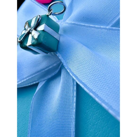 Tiffany & Co. Enamel Gift Box Present Charm Pendant in Silver - Picture 6 of 8